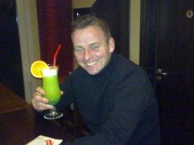Gast mit Cocktail.jpg